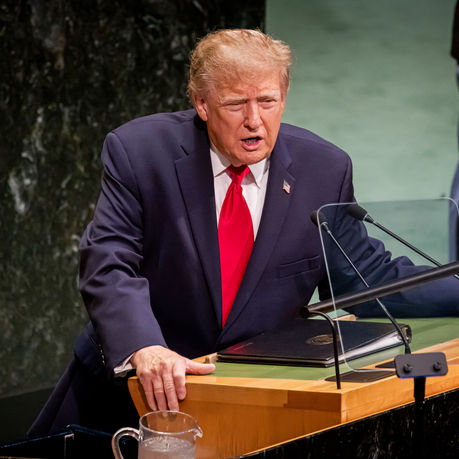 Donald Trump rebautiza a la Inteligencia Artificial (IA) como Super Inteligencia (SI)