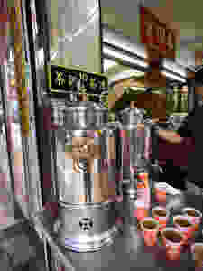 Chinese herbal tea in a Central 春回堂