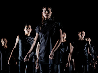 Da Lione Francesca Oddone analizza Nature Studies, un dittico che riunisce il grande maestro della danza postmoderna (Cunningham) e una stella nascente della coreografia europea (Papadopoulos).
