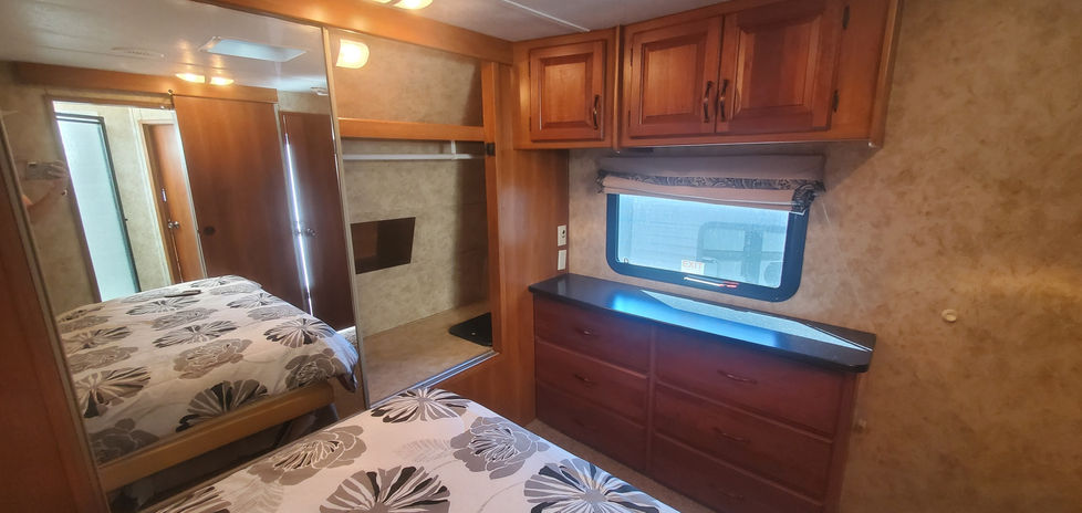 2005 Fleetwood Southwind 32V class A Motor Home