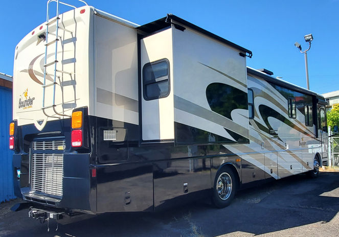2008 Fleetwood Bounder 38V Turbo Diesel