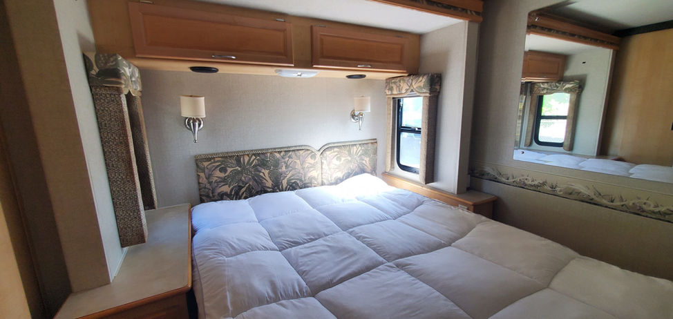 2005 Fleetwood Southwind 32V Class A Motor Home