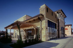 robertson-creek-patio-side