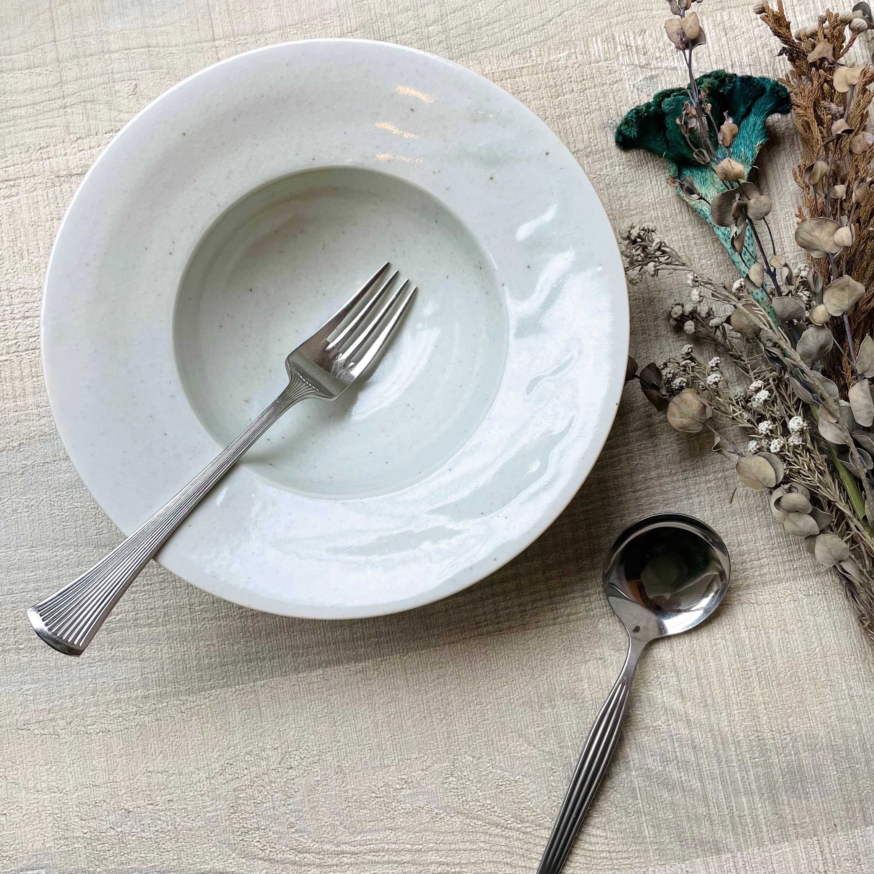 竹下努　青白磁リム広パスタ鉢　無地