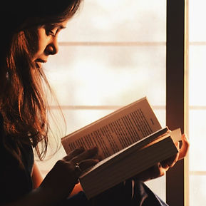 lendo um livro em inglês