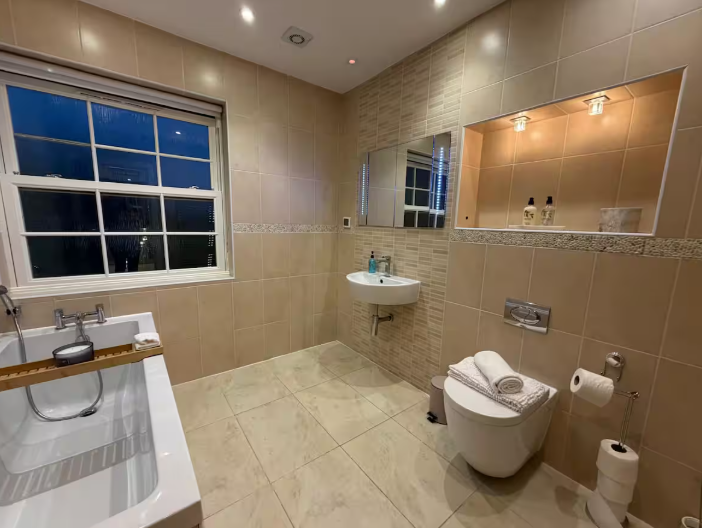 Cambridge Property Full bathroom 5