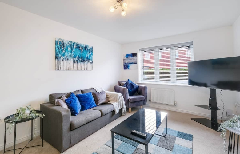Property in Bristol Living room 2