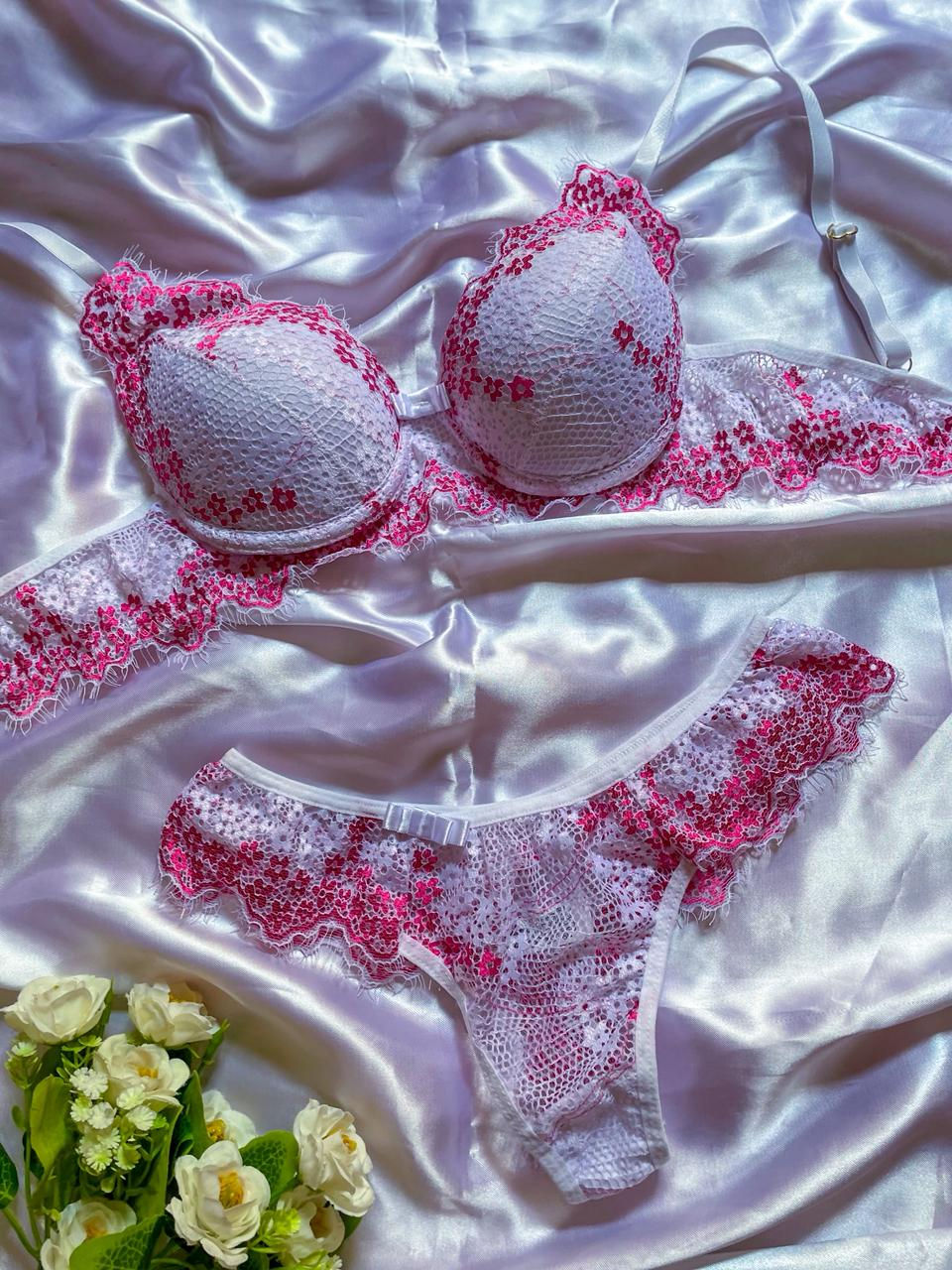 Conjunto bicolor branco e rosa