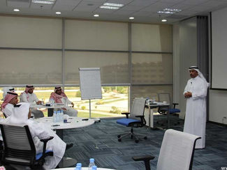 العمل: دراسة أسباب عدم توظيف الشباب لمعالجتها