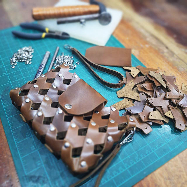 Make this in the upcycling workshop by NiQua and take your handcrafted fashionable pieces home only at MITSUKOSHI BGC.Make this in the upcycling workshop by NiQua and take your handcrafted fashionable pieces home only at MITSUKOSHI BGC.