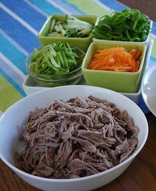 Pulled duck serving example_edited
