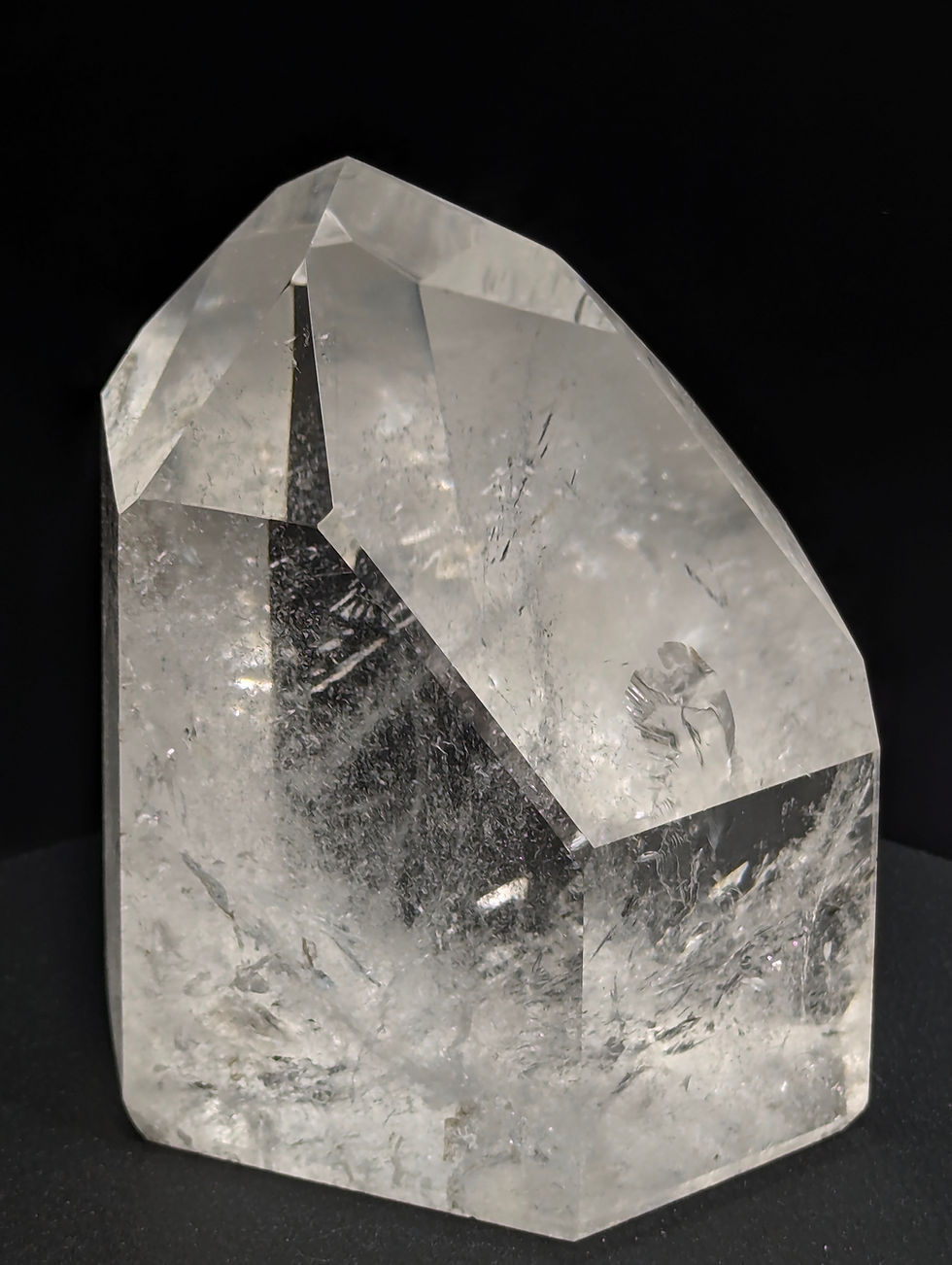 Torre a punta lucidata di quarzo naturale – 431 g – Brasile