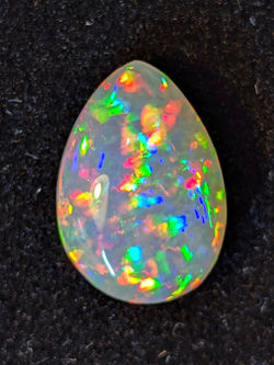 Opale Nobile di Welo, Etiopia, intenso gioco di colori.