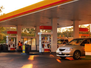 El impacto del aumento del combustible en la vida de las familias en Estados Unidos