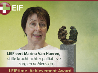 foto van Marina Van Haeren en haar beeldje