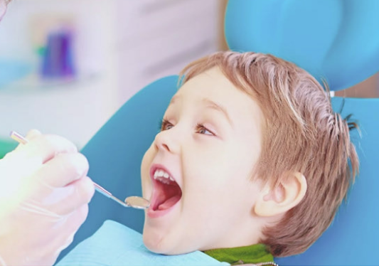 Atendimento infantil e odontopediatria
