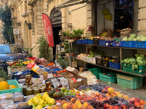 How I Eat Well While Traveling (as a Vegetarian Yogini)