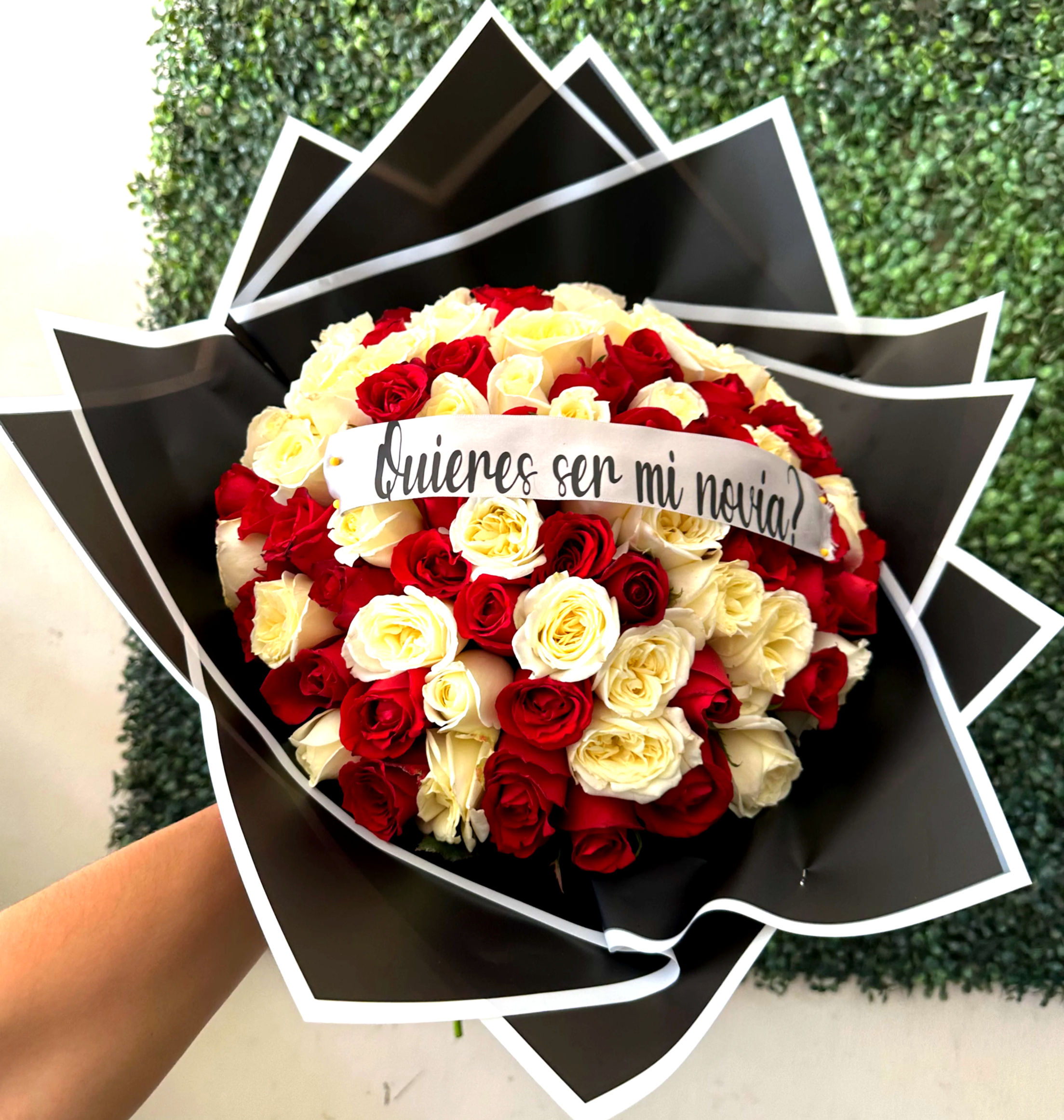 Ramo de 50 Rosas Mixta/Cinta Personalizada
