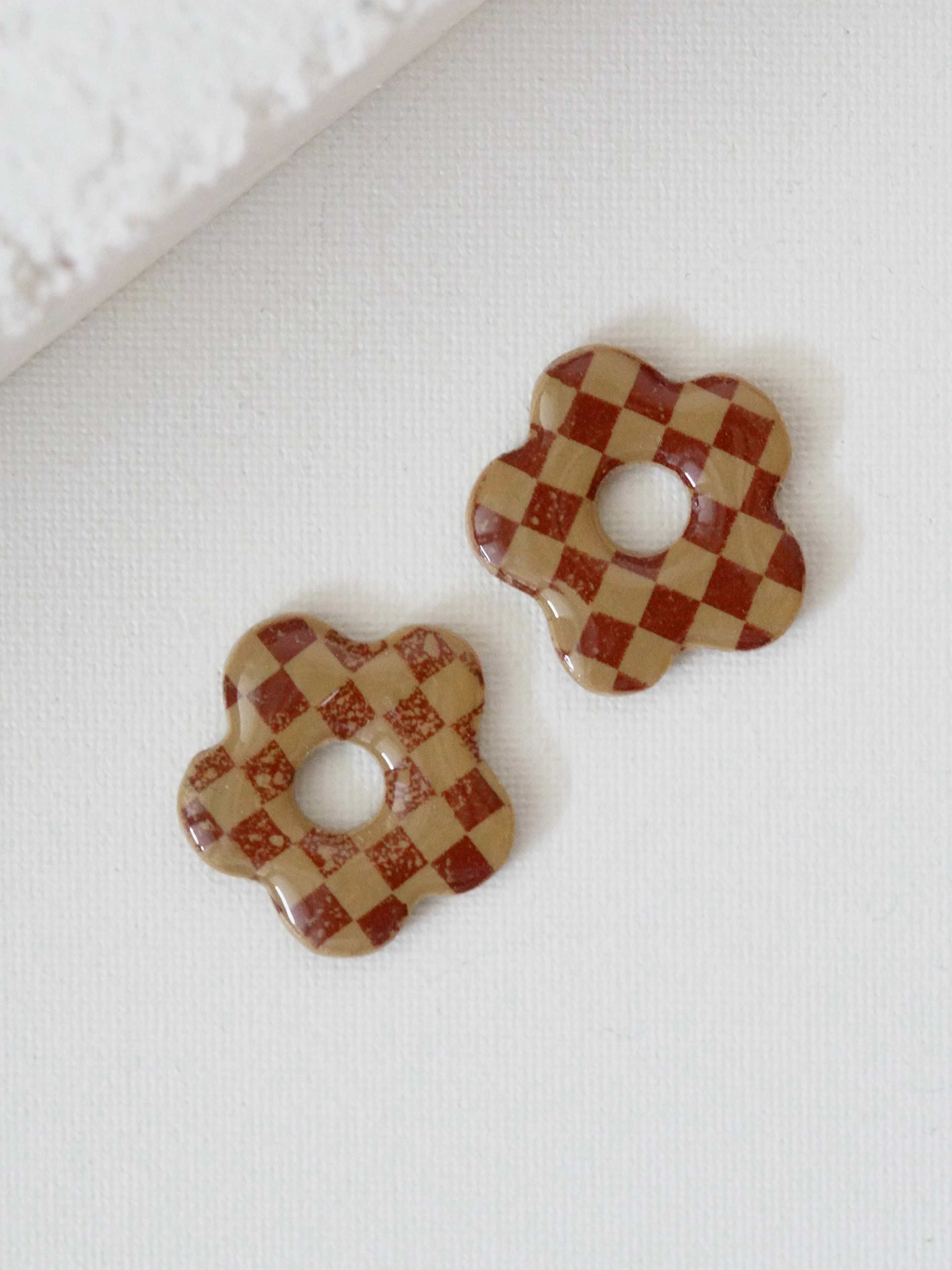 Flower checkers brown