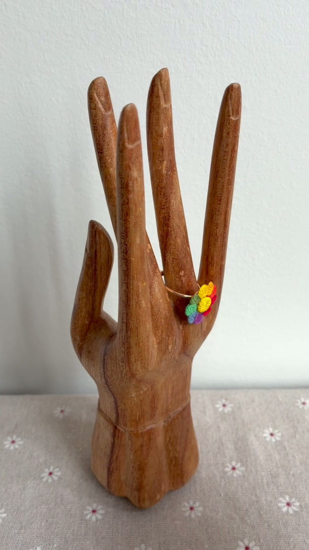 Thumbnail: Rainbow flower spinner ring