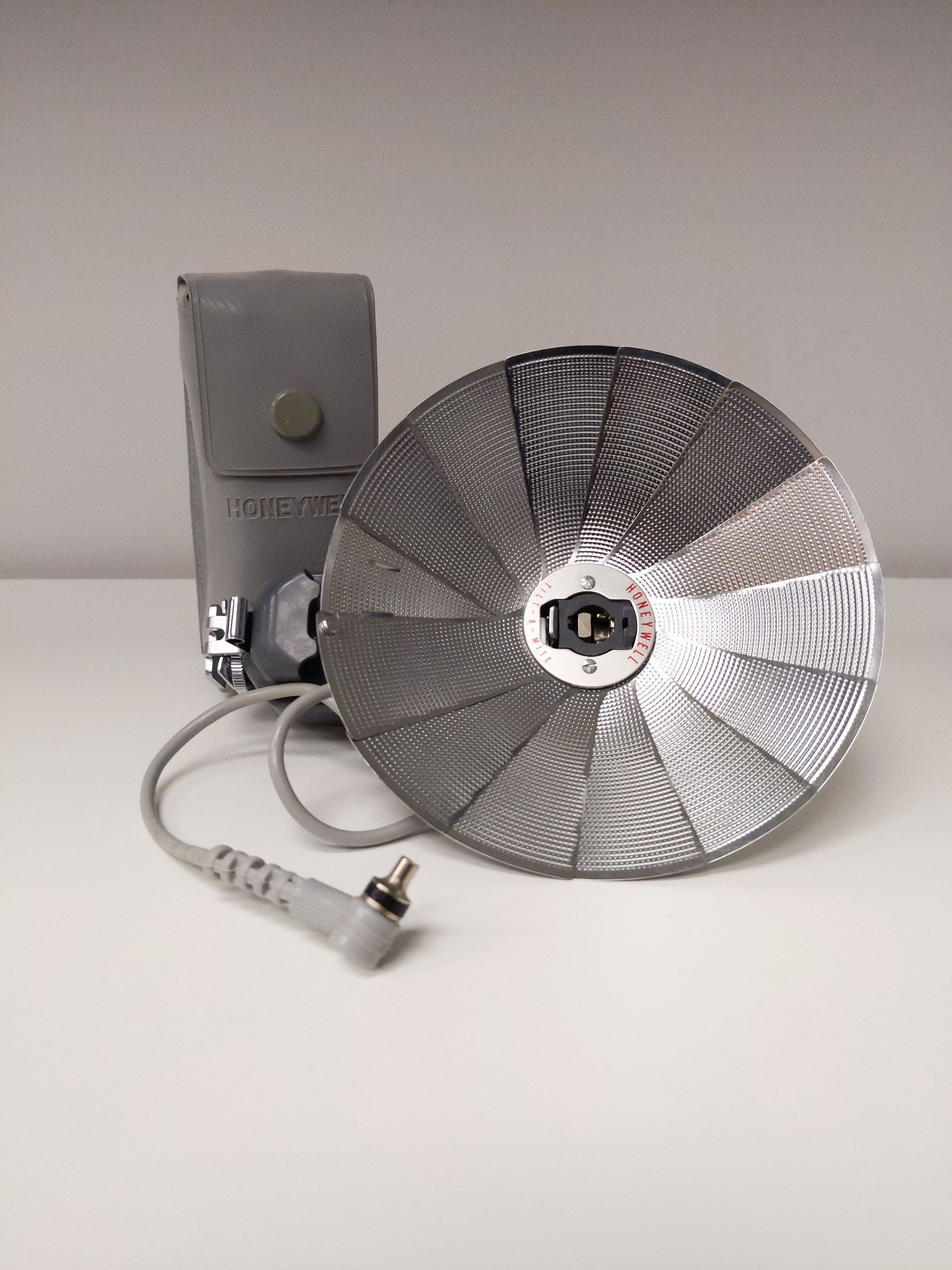 Honeywell Tilt-A-Mite Fan External Flash w/ Case #0399