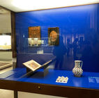 Peça criada para a exposição "O Poder da Palavra IV" na Galeria do Islão Oriental, Museu Gulbenkian, em diálogo com jarro otomano do século XVI/XVII.