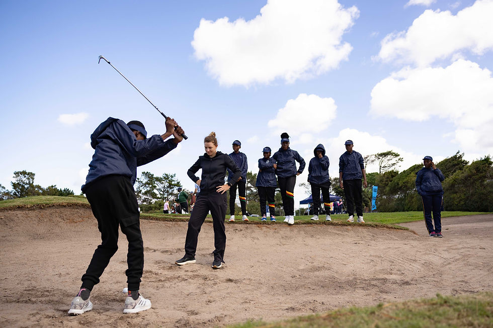 Professionals from the Sunshine Ladies Tour and Ladies European Tour treated the young golfers of the Sally Little Golf Trust and Imibala Trust to a golf clinic at this week’s Investec South African Women’s Open at Royal Cape Golf Club. Christoff van Rensburg/CVR Photography.