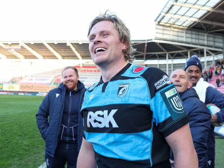 Special times for blond bombshell Thomas
