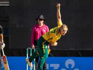Devine powers Kiwis to victory over Proteas Women