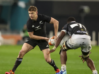 All Blacks romp to victory against out-muscled Sharks