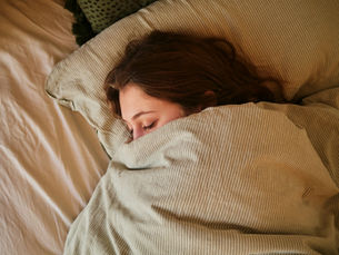 Why Can't I Sleep? The Cortisol-Melatonin Flip (and How Food Helps)