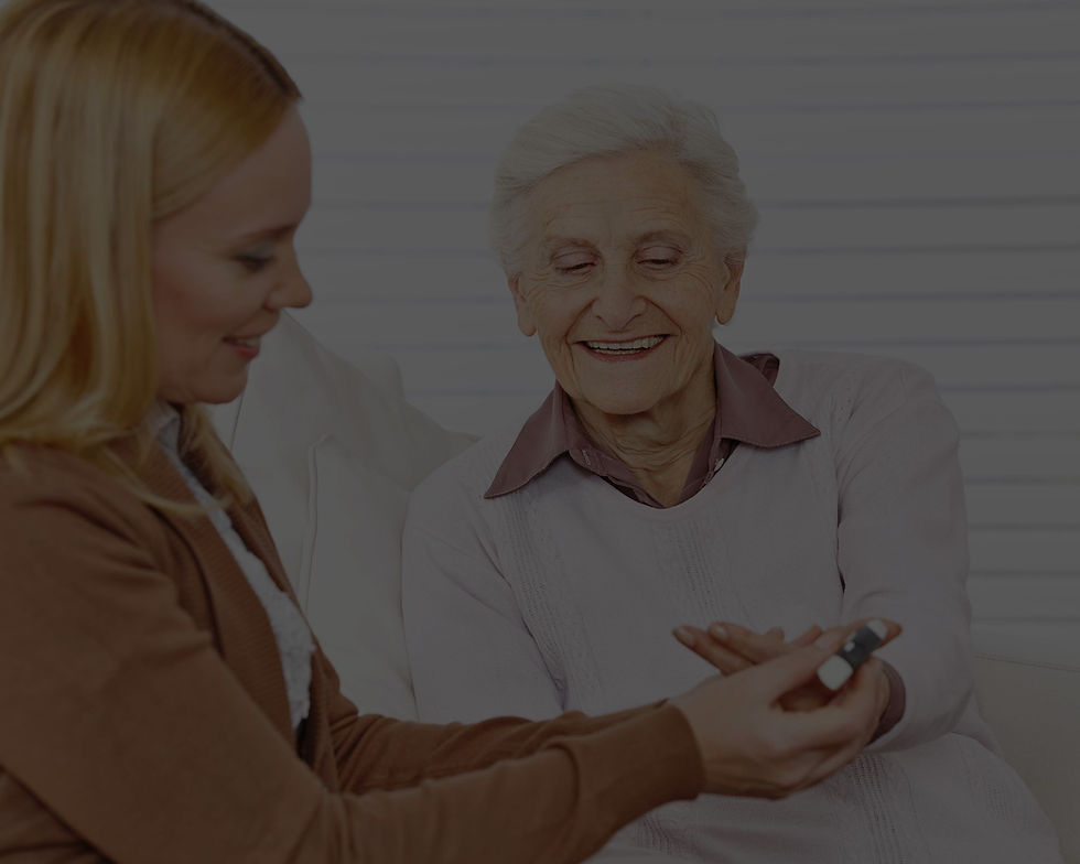 Pharmacist%20helping%20elderly%20woman_edited.jpg