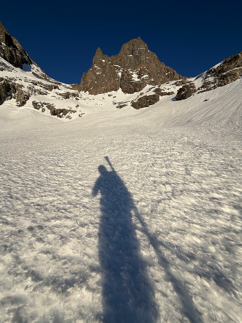 Starting up towards the Ritter/Banner Col