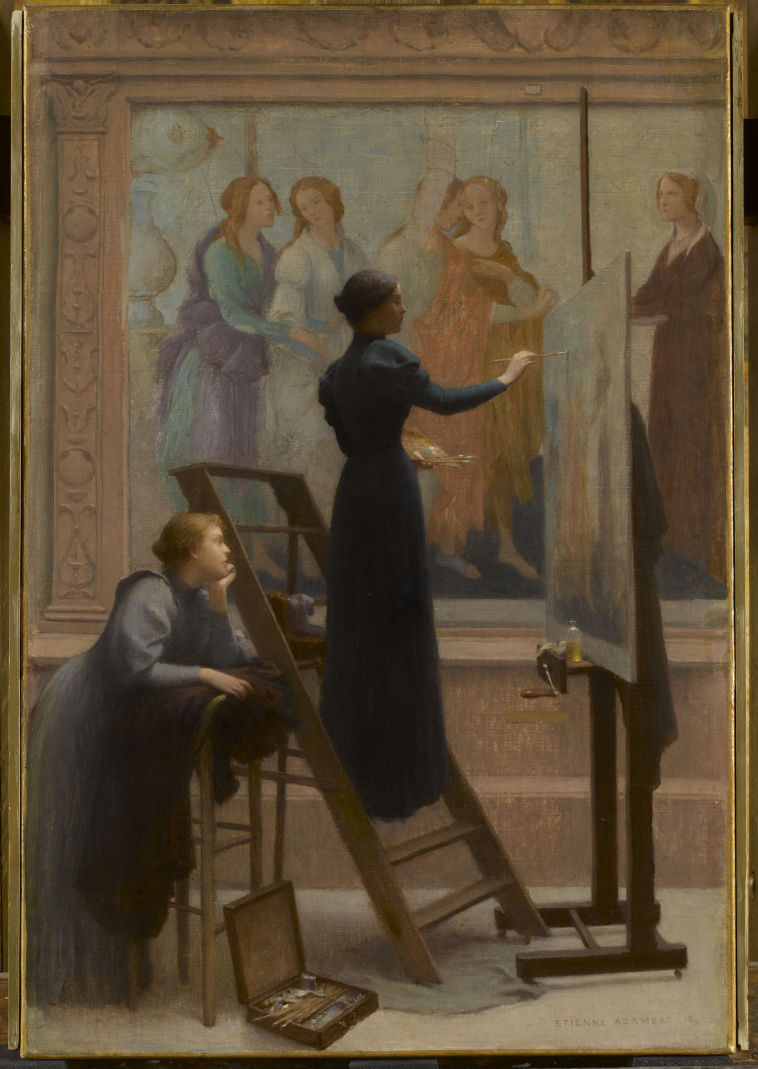 Une femme artiste copie un tableau de Botticelli, une assistante la régarde peindre la toile.