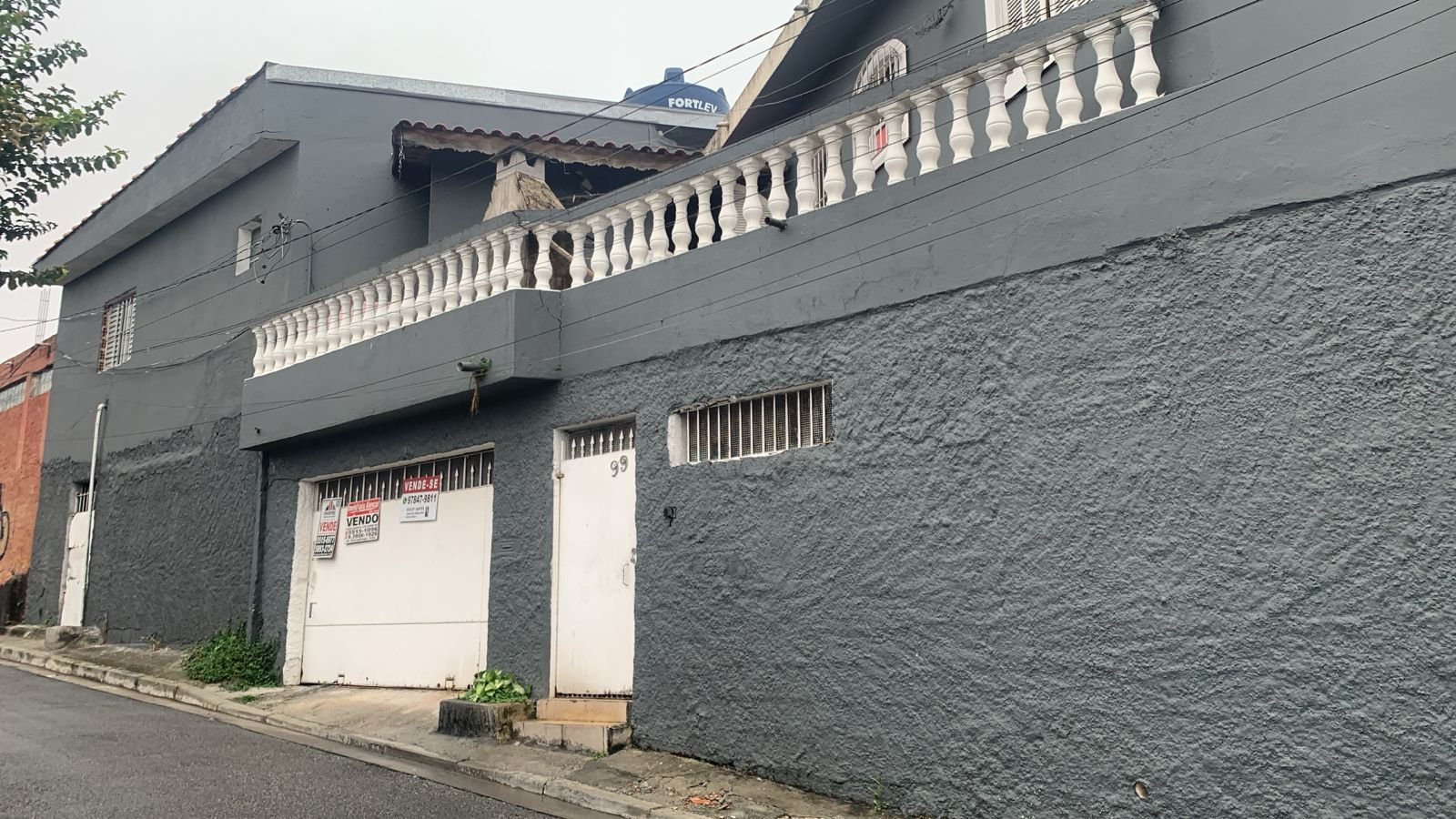 Vende Casa - Rua Salma Kenj, 99 - Jd das Flores