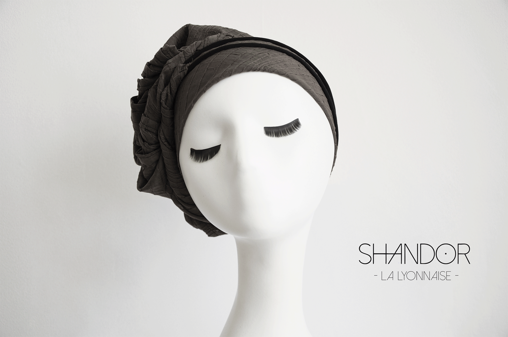 shandor, headwear, paris, foulards, turban, soie, carré de soie, style, stylisme, bureau de style, identité de maruq,e branding, aurélie ronfaut, thiluu, bordeaux, accessoires, mode, produits, gamme, textile, design textile, motifs, pattern, univers,