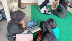 Mendidik dengan Hati, DEMA FSH UINSA Rangkul Anak Pesisir