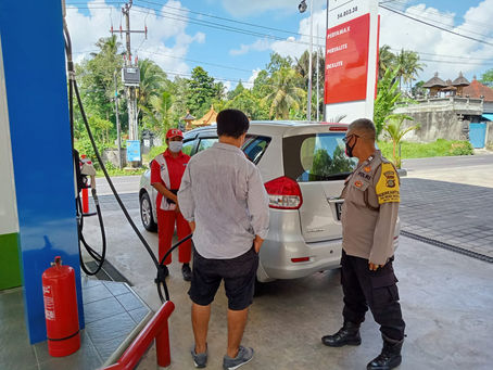 Pantau Ketersedian BBM Bhabinkamtibmas Werdi Bhuwana Sambangi Dua SPBU