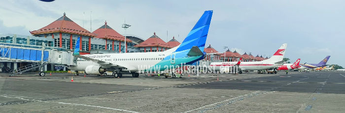 Dalam menghadapi puncak liburan, manajemen Bandara I Gusti Ngurah Rai telah mengoperasikan posko monitoring sejak tiga bulan lalu