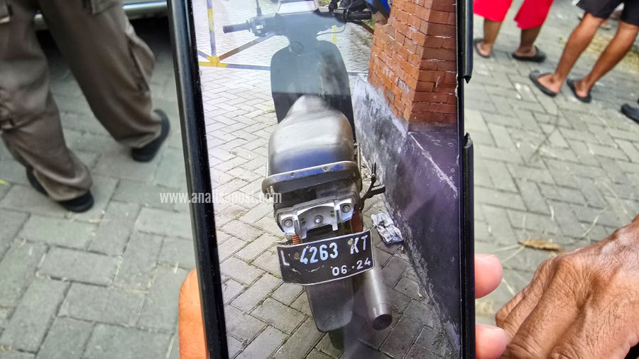 Sepeda motor Yamaha Alfa bernopol L 4263 KT dengan kunci masih menempel
