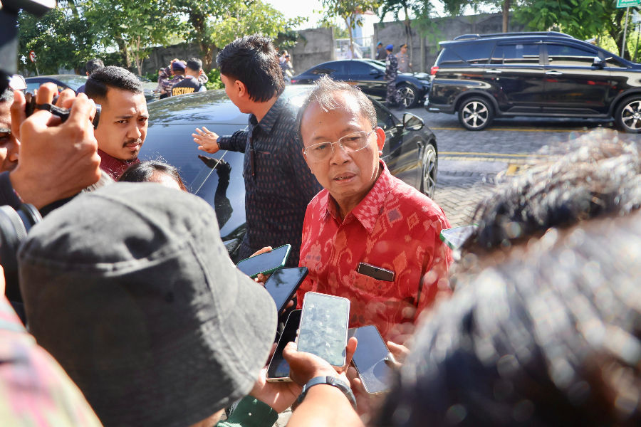 Koster: Olah Sampah Sendiri, Jangan Lempar ke Orang Lain