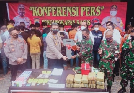Seorang TNI AD Bertugas di Koramil 13 Percut Seituan Menggagalkan Jaringan Narkoba Ganja Seberat 148