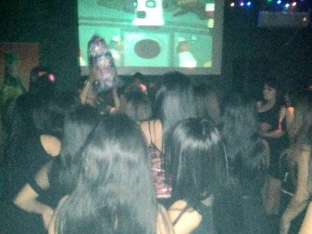 Keren Bar & Cafe Karoke Ini Buka Sampe Pagi, Coronanya Pada Joget