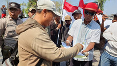 Petani Tambak Keputih Gelar Aksi Tiga Hari, Soroti Sempadan Sungai dan Pembangunan Padel