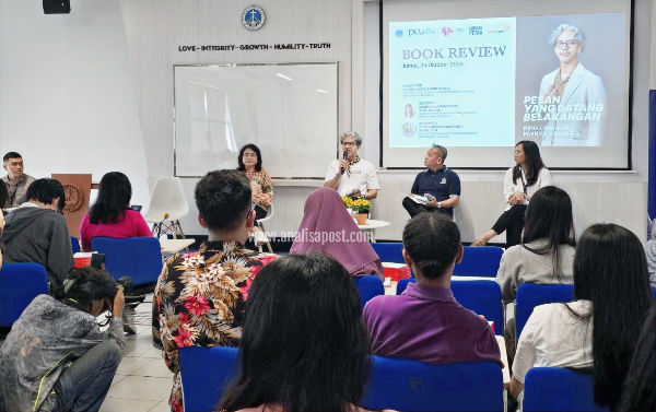 Diskusi yang berlangsung sekitar 1,5 jam itu, beberapa mahasiswa dan dosen yang memberikan ulasan