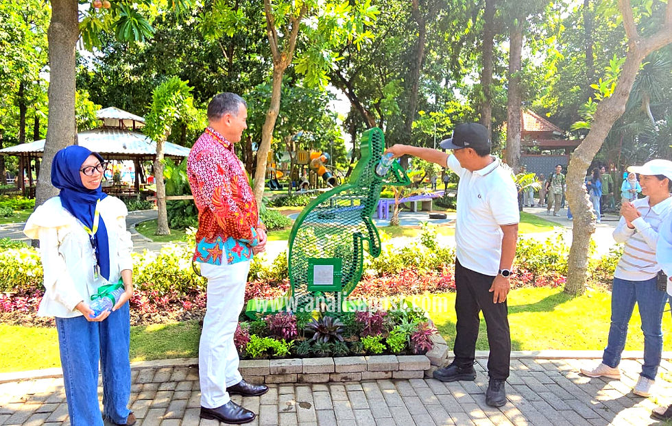 Konjen Australia Hibahkan Tempat Sampah Daur Ulang Berbentuk Kanguru di Surabaya