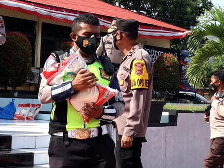 Sambut Hari Bhayangkara ke-76, Polres Ende Anjangsana Ke Purnawirawan Dan Warakawuri