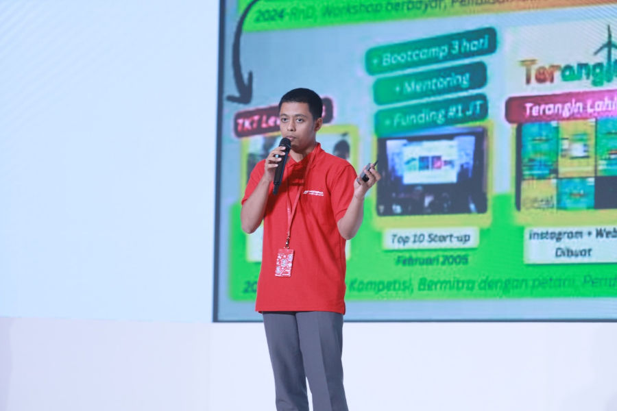 Mahasiswa ITS, Muhammad Hanif mempresentasikan inovasi startup nya TERANGIN di babak Final Pitch Pertamuda Seed and Scale 2025, yang digelar di Yogyakarta, Selasa 28 Oktober 2025
