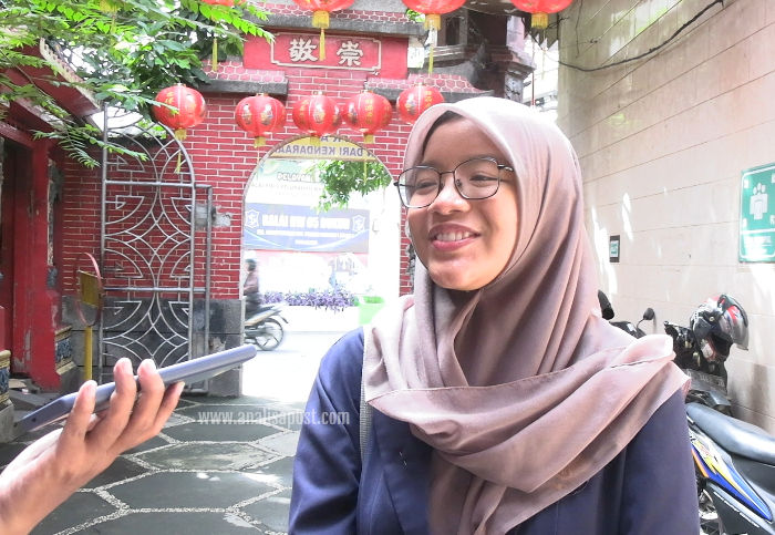 Watik Qurrotu A'yunin, mahasiswi UNESA