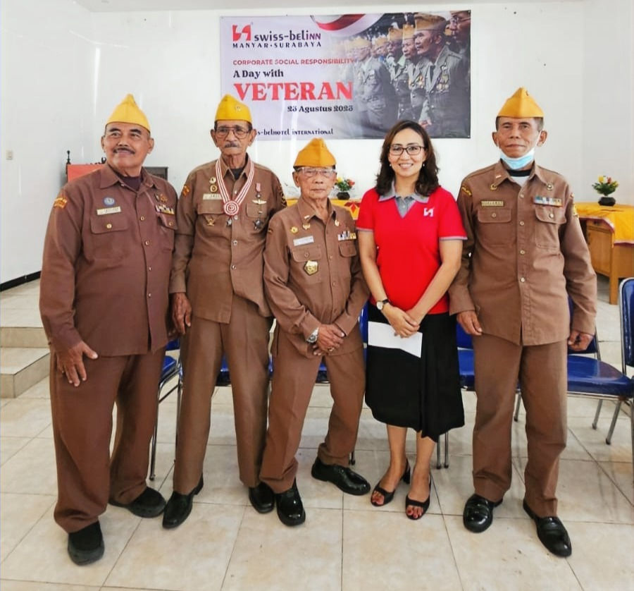 Swiss-Belinn Manyar Surabaya mengadakan kunjungan sosial kepada 40 anggota Veteran dan Piveri Ranting Khusus Komplek Makodam V Brawijaya
